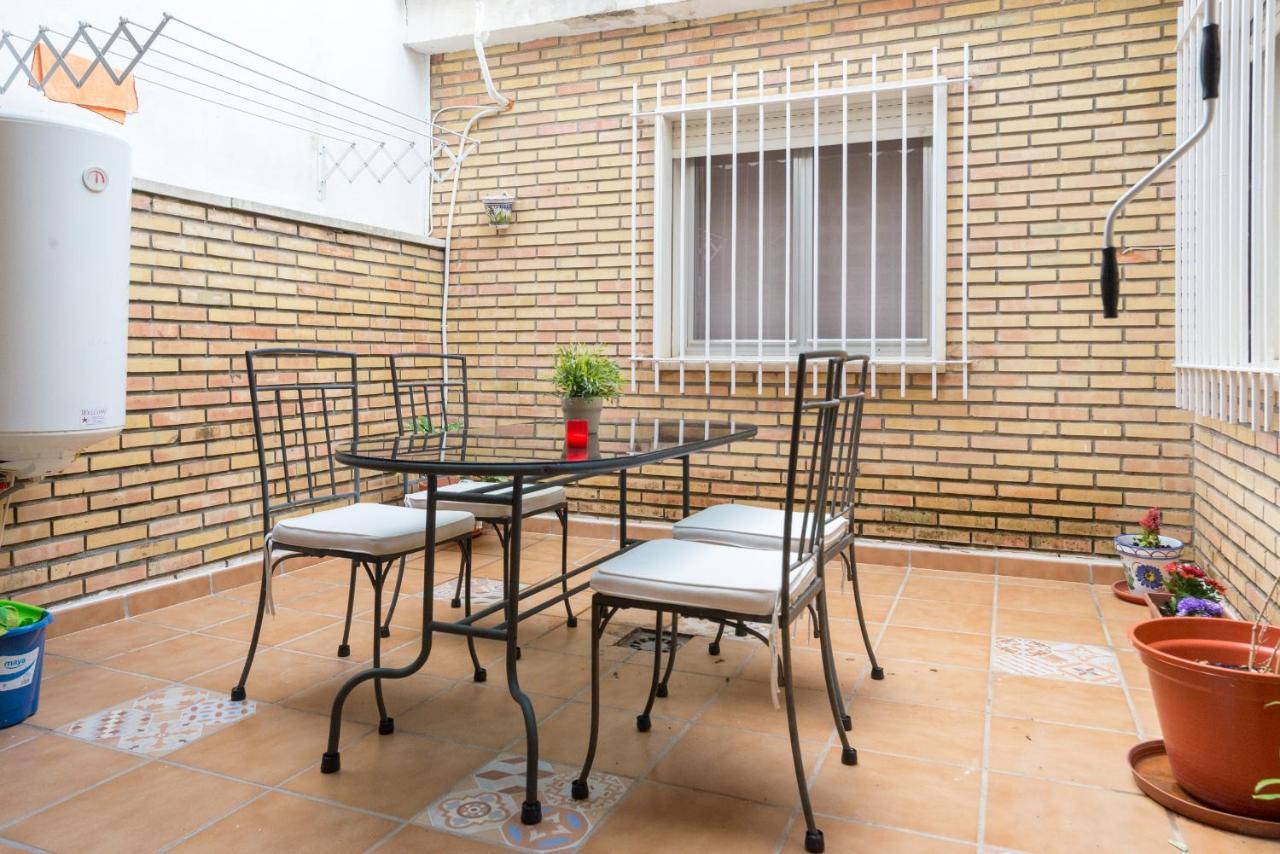 Rafaela Guest House Malaga Exterior photo